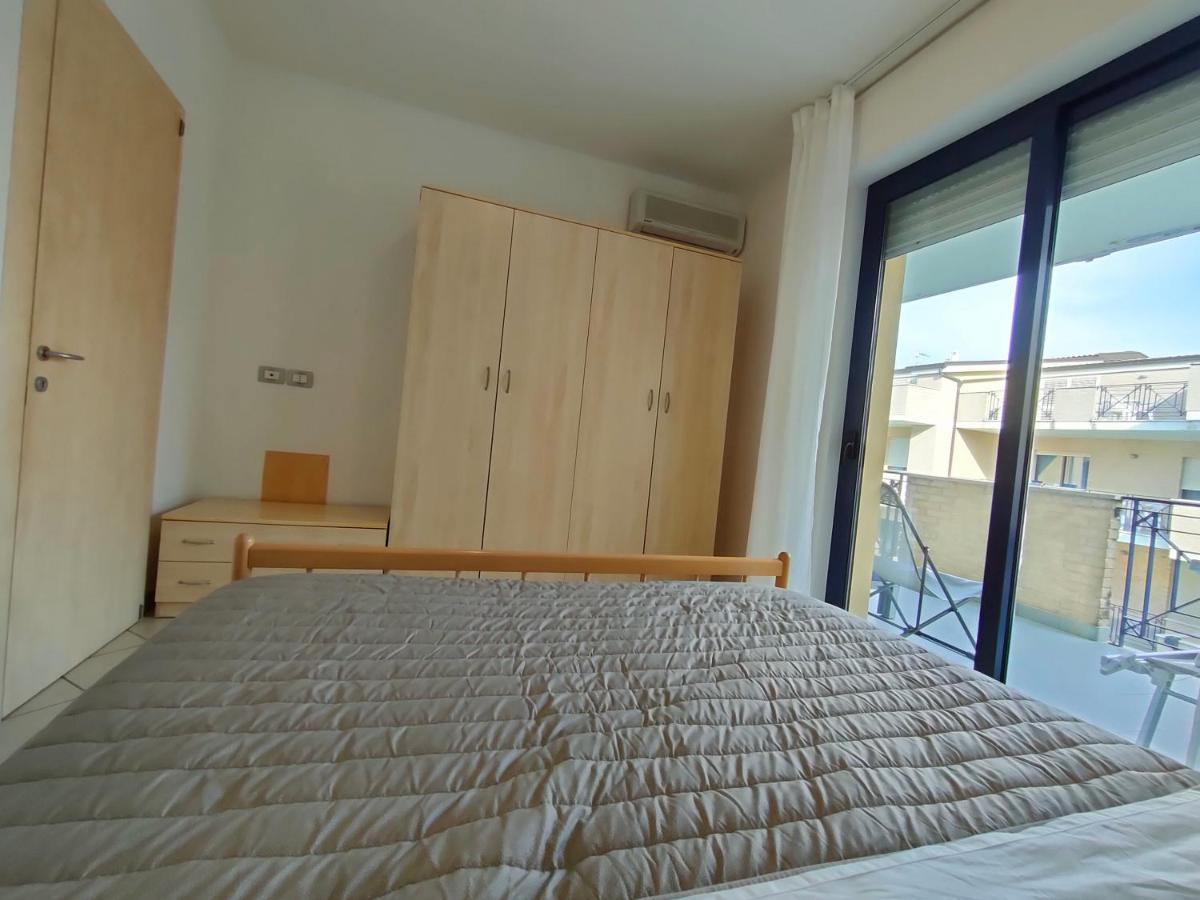 Appartamento Con Piscina Green Bay Village Pineto Kültér fotó