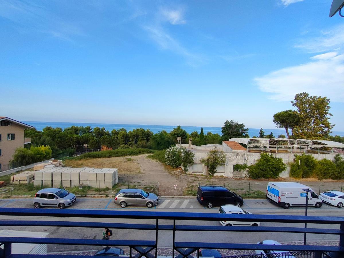 Appartamento Con Piscina Green Bay Village Pineto Kültér fotó