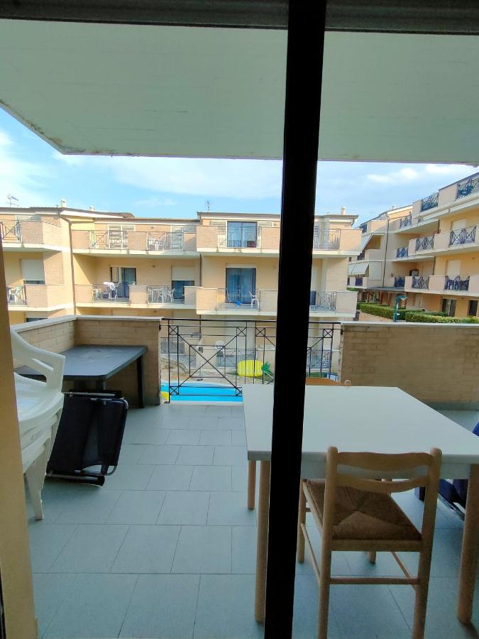 Appartamento Con Piscina Green Bay Village Pineto Kültér fotó